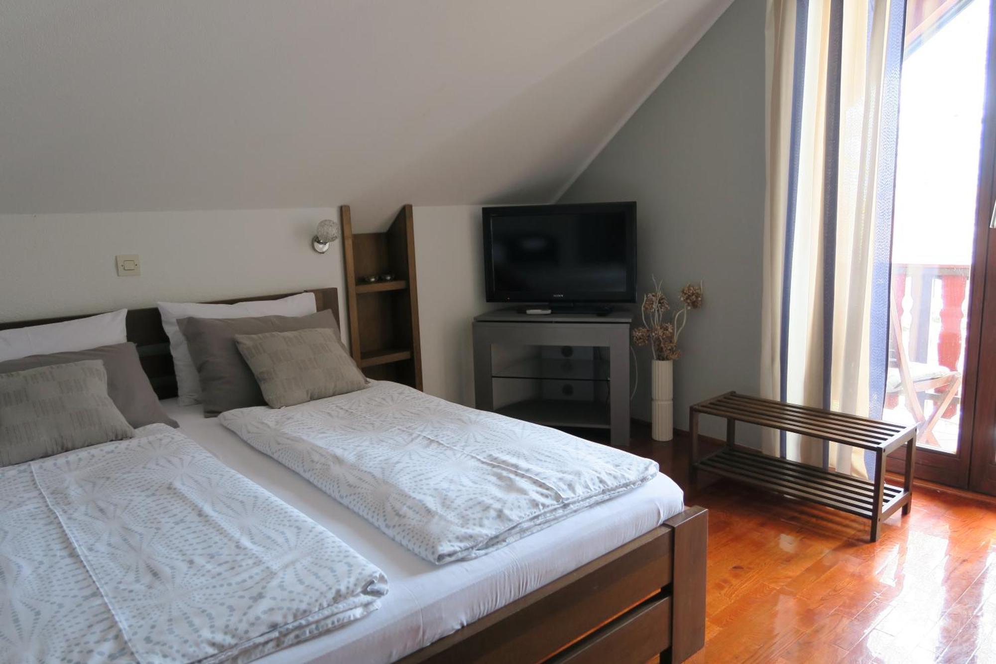 Apartments And Rooms Stefanac Slunj Εξωτερικό φωτογραφία