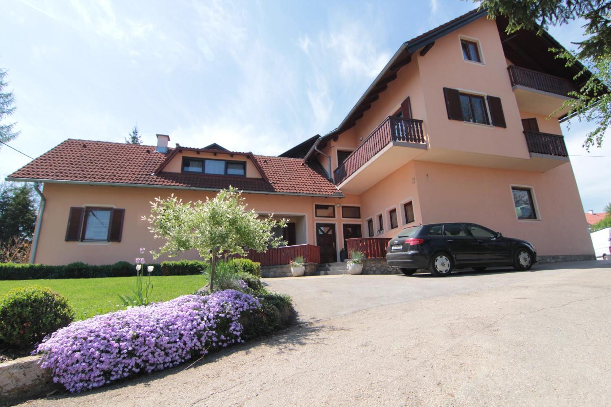 Apartments And Rooms Stefanac Slunj Εξωτερικό φωτογραφία