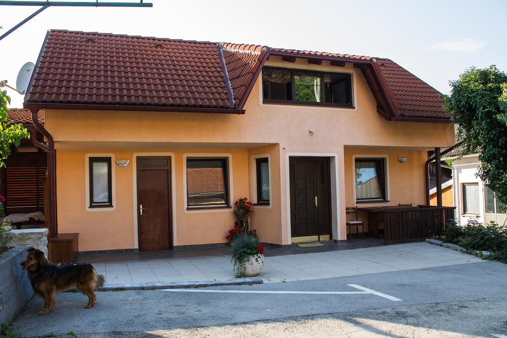 Apartments And Rooms Stefanac Slunj Δωμάτιο φωτογραφία